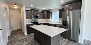 4 Bed | 2 Bath | 2 Stall Garage | Single Family Home Gallery 5