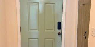 4/2 with Community Amenities Gallery 3