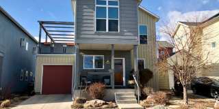 Stunning 3 bed, 3 bath in Holiday Neighborhood! Available July 5th! Gallery 1