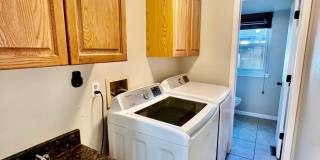 Beautifully Renovated Home Near Meadow Lake Park Gallery 10