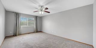 Charming 3BR Townhome in Lincoln Gallery 10