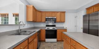 Meticulously maintained & spacious 4 Bd/2 full & 2 half bath home  Home in Dawson's Landing - Pets Welcome! Gallery 4