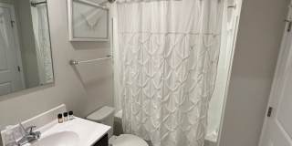 FULLY FURNISHED like-new Townhouse w/ Garage Gallery 21