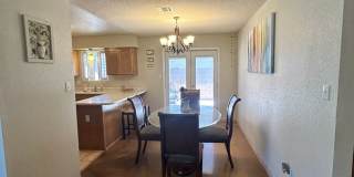 Charming 3-Bedroom Home with Wood Flooring and Large Yard in Yuma Gallery 7