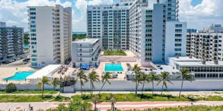 5401 Collins Ave Gallery 1