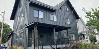 Modern 10-Bedroom House Close to U of M Campus Gallery 1