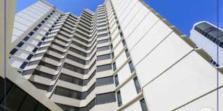 **PARK SHORE BEAUTY WALK TO VENETIAN VILLAGE ** ESPLANADE** NICE AMENITIES ** 2 BEDROOM CONDO ON THE BEACH ** Gallery 61