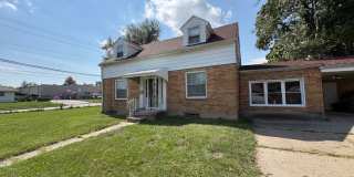 Charming 3BR/2BA Home with Hardwood Floors & Covered Parking Gallery 1