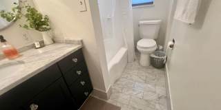 FULLY FURNISHED 2/2 OLD NE BUNGALOW - lease term through March 2027 Gallery 33