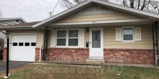 924 W Woodridge 924 W Woodridge Gallery 1
