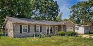 Charming 3-Bedroom Ranch with Attached Garage & Spacious Backyard in Southwest Champaign! Gallery 5