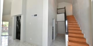 31 STRATFORD HALL Circle Gallery 9