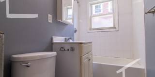 Great 3 Bed (1st Fl Duplex) Close to Green Line and Bus Stop Gallery 16