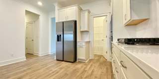 5 Bedroom, 3.5 Bathroom Home w/ Office and 2 Car Garage Gallery 8