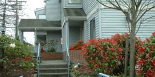 DOWNTOWN KIRKLAND 2 BED, 2.5 BATH HOME FOR RENT W WATER VIEWS! Gallery 1