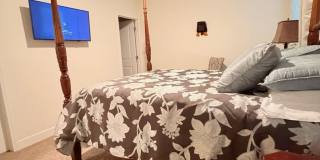 Beautifully appointed nearly new home Gallery 10