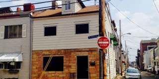 ***South Side Duplex Apartment For Rent * Pet Friendly * Walk to E. Carson St. * Available Now * Renovated *** Gallery 1