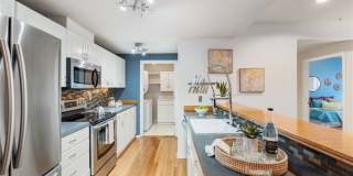 Amazing West Seattle 2 bedroom 2 bath W/S/G and 2 parking spots included! Gallery 6