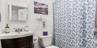 Charming comfy Studio in La Jolla Village! Gallery 23