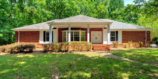 Amazing 4 Bedroom, 3 Bath Home With 2 Kitchens! Gallery 1