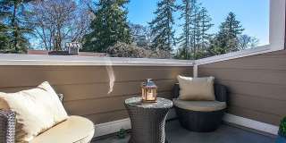 Nice Spacious Bainbridge Condo in heart of downtonw Gallery 1