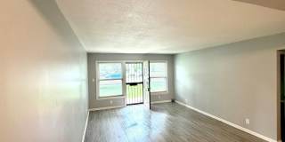 Charming 2BR Condo in Bashford Manor Gallery 5
