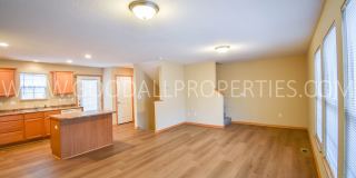 Spring special! 2-Bedroom, 2.5-Bath Townhome in Urbandale with 2-Car Attached Garage Spring special! 2-Bedroom, 2.5-Bath Townhome in Urbandale with 2-Car Attached Garage Gallery 4