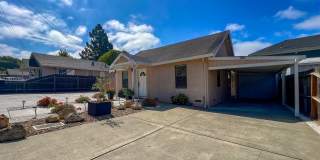 Fully Furnished Alta Heights Retreat | Walk to Downtown Napa Gallery 4