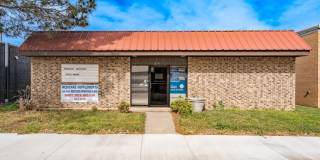 216 Oak Street Gallery 1