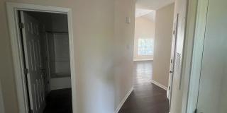 Room in 2 Bedroom Home at Claret Ln Gallery 5