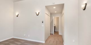 Bright 2 Bedroom Townhouse with Creek Views and Excellent Commuter Location Gallery 11