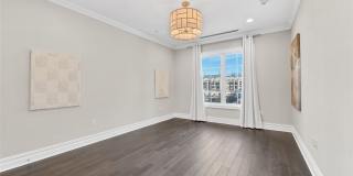 5000 Royal Court Gallery 12