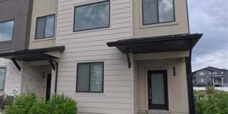 Lakeshore Landing - 4 Bedroom Townhome Gallery 1