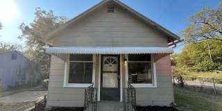 Cozy 2 Bedroom Corner Lot Home with Fully Fenced Yard Gallery 1