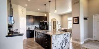 Spacious 3 BDR Townhome on Golf Course Gallery 19