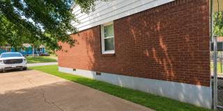 Charming 3BR Home | Large Driveway | Tons of Kitchen Storage Gallery 3