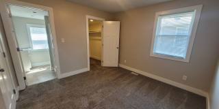 2 Bedroom, 2 Bathroom Home with large garage! Gallery 13