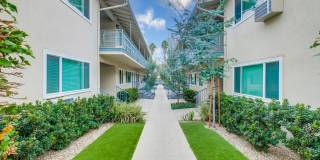 Modern Courtyard-Style Living in Hyde Park — Secure, Pet-Friendly & Minutes from LAX Gallery 5