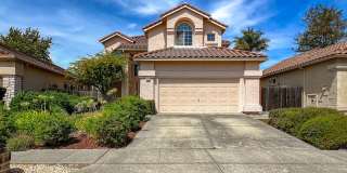 Spacious 4 Bedroom Home in Napa's Vineyard Estates Gallery 1