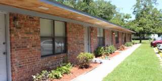 1/1 Apartment in Chipley with Water, Sewer, Garbage, & Lawn Maintenance Included! Gallery 1