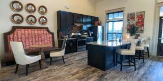 Anatole on MacArthur Gallery 26