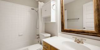 2 Bed 1 Bath Condo by UT and CapMetro Stop Gallery 19