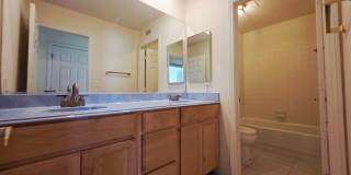Single Story Home w/Pool in The Lakes! Gallery 42