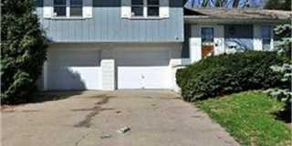 3 Bedroom, 2 bath house close to UIHC and Kinnick. Gallery 1