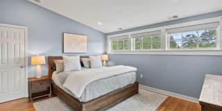 Spacious Kent Home | 6 Bed | 4 Bath | 4,000 Sf | Front Porch + Backyard | Detached 4-Car Garage Gallery 28