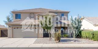 Beautiful Large Home w/A Pool Gallery 1