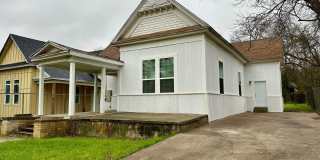 Large 3 Bedroom House w/ Fenced Yard! Gallery 3