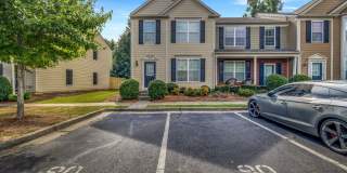 SPACIOUS 3 BEDROOM TOWNHOME Gallery 1