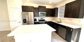 2418 SE 10th Ct Gallery 1