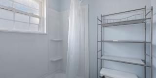 Charming 2BR apartment in Newport Gallery 16